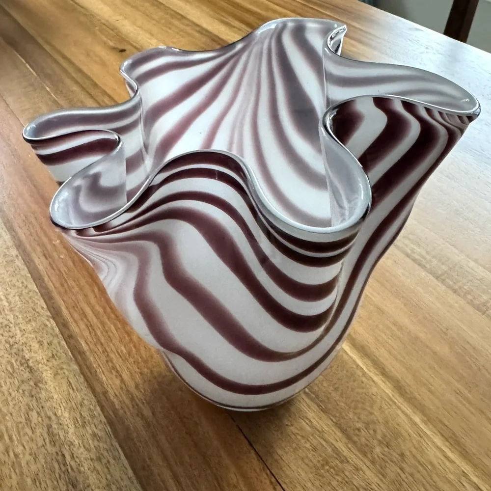 Art Glass Handkerchief Vase Amethyst Swirl